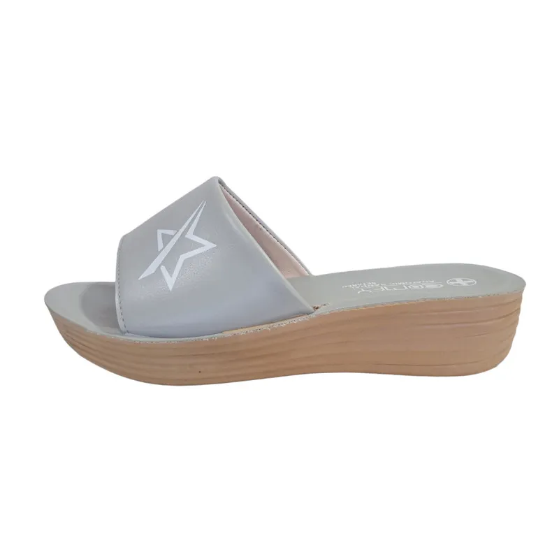 دمپایی زنانه لژدار چرم مصنوعی مدل D123 با زیره پلی اورتان ضد لغزش