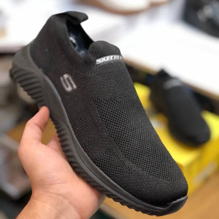 کفش اسکیچرز جورابی مردانه مشکی سبک و طبی مناسب پیادهروی و استفاده روزمره